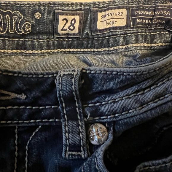 Miss Me Signature Boot Jeans - Picture 8 of 9